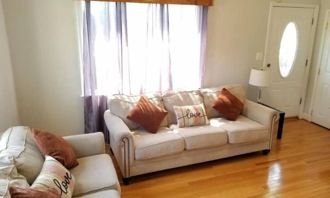 Lochearn House | Newly Renovated 5 Bedroom Home With Free Parking