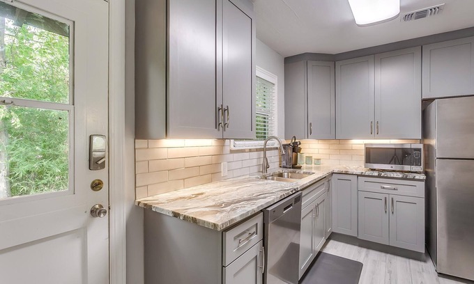 Arlington Heights House | Newly Renovated, 5 minutes from Dickies Arena, 9 minutes to downtown and TCU