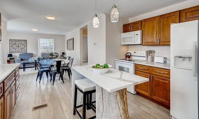 Lamar Heights Area House | Newly Renovated 6 Bedroom/3 Bathroom Home