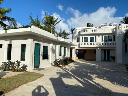Zarzal Villa | Newly Renovated 8 Bedroom Ocean Front Villa with Pool