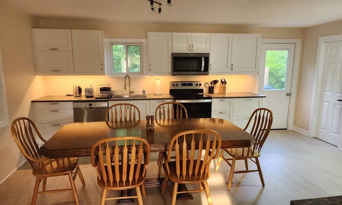 Parry Sound House | Newly renovated and furnished 4 bedroom home with office in the center of town