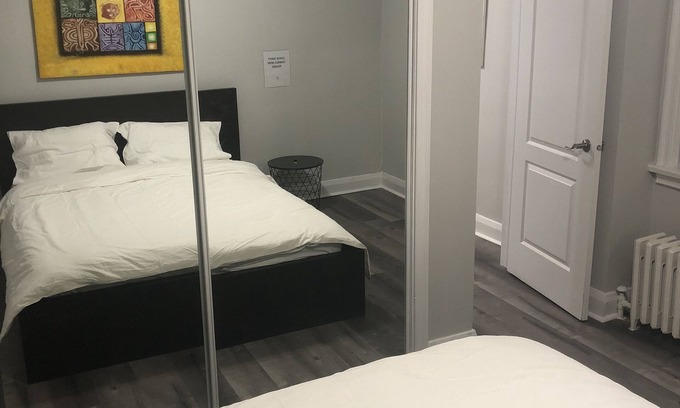 Port Credit Apartment | Newly renovated apartment in Port Credit
