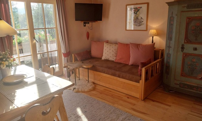 Wackersberg Apartment | Newly renovated apartment Heissbauer Obstgarten! Wonderful mountain view, central