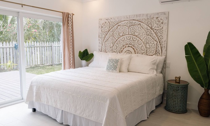 Dunmore Town Cottage | Newly renovated Coastal cottage steps to Pink Sand Beach- Somewhere in the Sun
