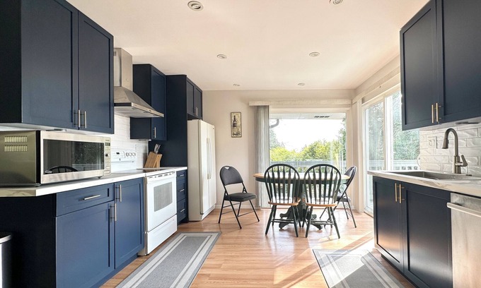Canyon Heights House | Newly renovated 3BD 2 Bath, Spacious with lots of light!nn