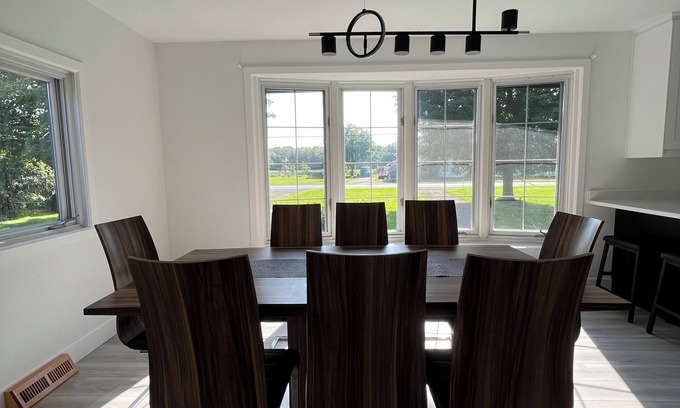 Pointe-Fortune Ski Chalet | Newly renovated chalet with access to the water, 30 minutes from Montreal