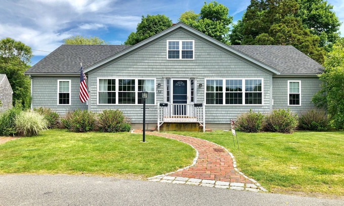 Falmouth House | Newly Renovated Cape House - 5 min walk to beach and downtown!