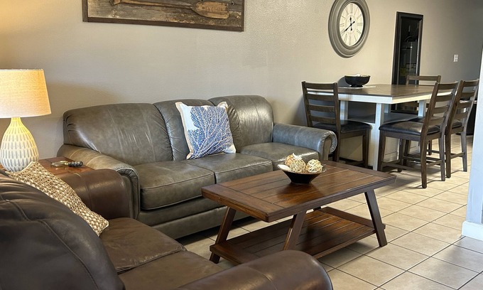 Navarre House | Newly Renovated Close to the Beach