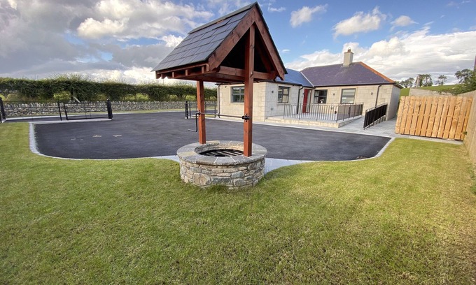 Loughinisland Cottage | *NEWLY RENOVATED* Cosy Country Cottage, Sleeps 5, (4 star)