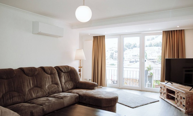 Zell Apartment | Newly renovated comfortable apartment with a view of the Moselle