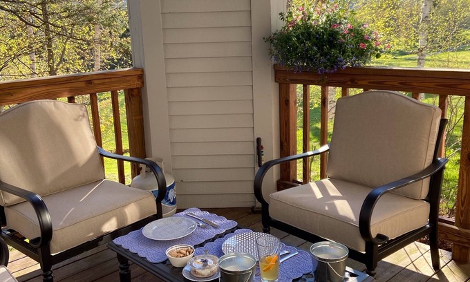 Wilmington Condo | Newly Renovated Condo on Haystack Golf Course, and 15 min. from Mt. Snow