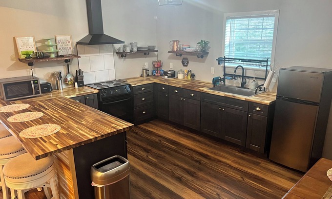 Coalmont House | Newly renovated, conveniently located between Nashville and Chattanooga
