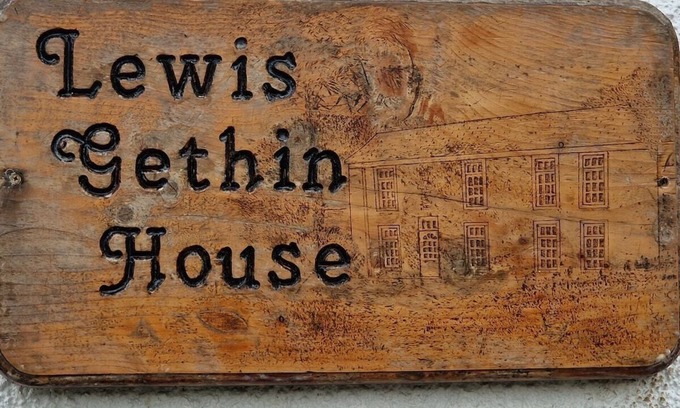 Pentrebach House | Newly renovated cottage sleeps 9
