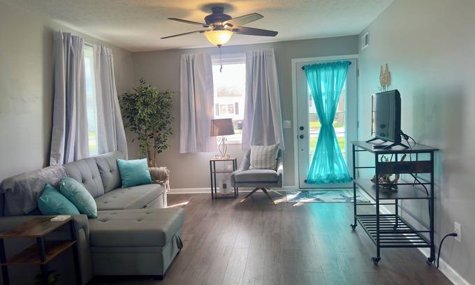 Vermilion Cottage | Newly renovated cottage just feet from the shore- pet friendly!