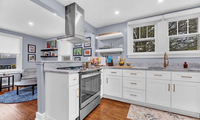 Amelia House | Newly renovated Cozy home with chef kitchen, pretty much fully stocked