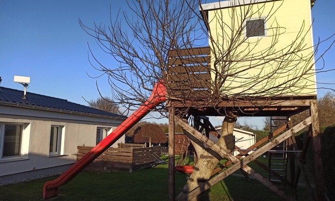 Bad Sulze House | Newly renovated, detached vacation home in a quiet village. Facilities for our guests: private terrace with seating area, a tree house with swing/nest swing/slide/horizontal bar behind the vacation home, car parking space, WiFi, bed linen and.