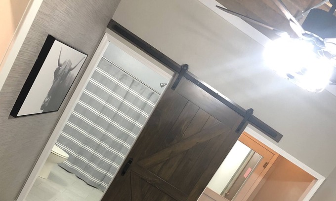 Osborne Apartment | Newly renovated downtown flat