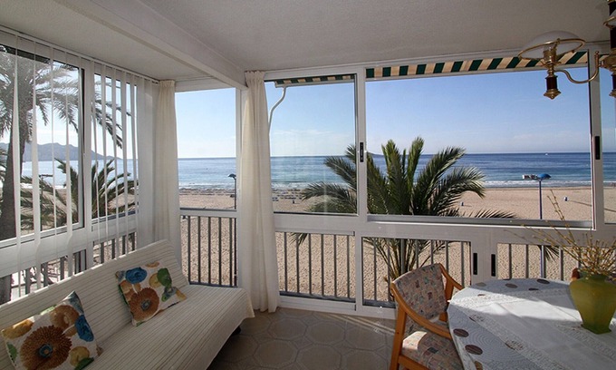 Benidorm Apartment | Newly renovated holiday apartment with top furnishings right on the beach