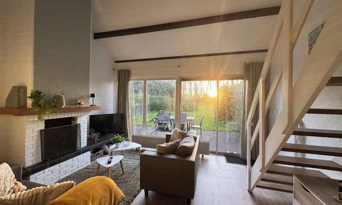 Bruinisse House | Newly renovated FH, WLAN, family-friendly, dishwasher, fireplace, bicycles