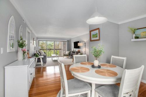 Acme House | Newly Renovated Fore Seasons