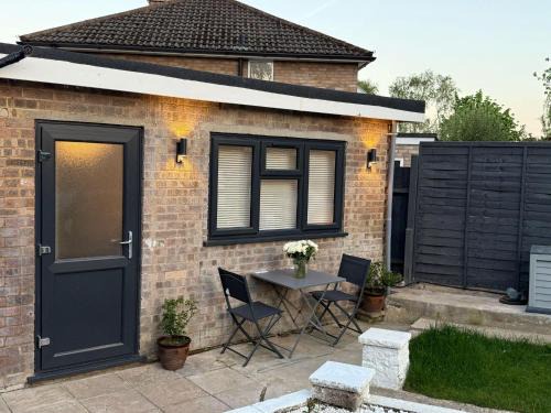 Woodley Apartment | Newly Renovated - Free Parking - Peaceful Garden