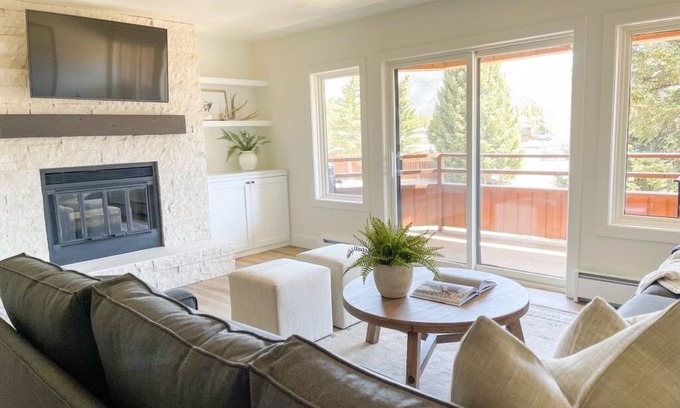 Grand Lake Condo | Newly Renovated from Top to Bottom!