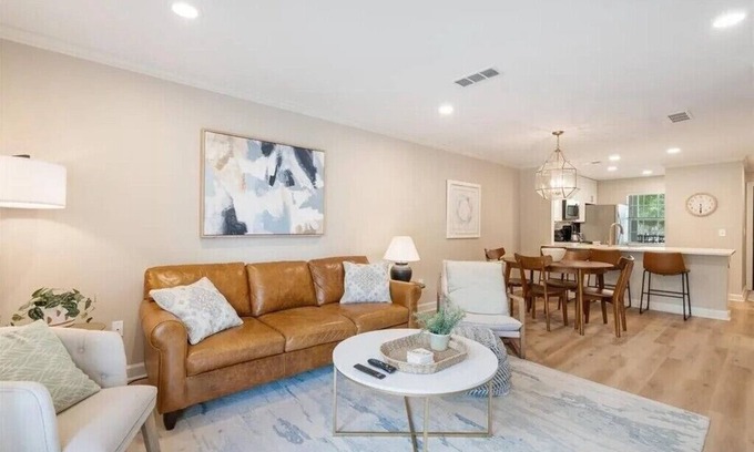 Oxford Condo | Newly Renovated Game Day - Ready Rebel Condo! 10 minute walk to games!