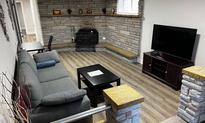 Mississauga Valleys Apartment | Newly Renovated Ground Floor One Bedroom Apartment