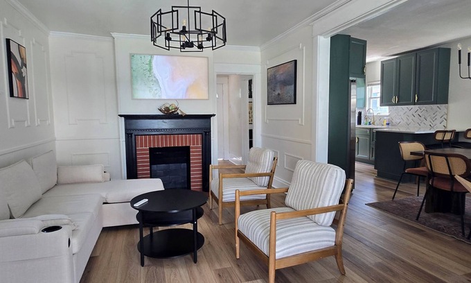 Hyde Park House | Newly Renovated Historic 3BR Retreat 10 Min to Downtown Cincy