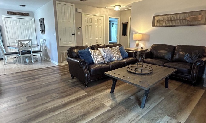 Navarre House | Newly Renovated Home close to Navarre Beach