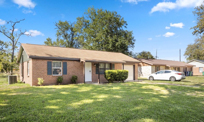 Richwood House | Newly Renovated Home Near Hospital, Chemical Plant, and College