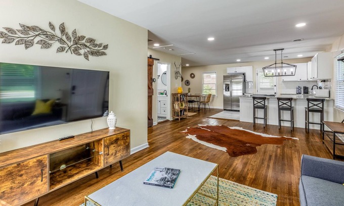 Memphis House | Newly renovated home near U of M & Botanic Gardens