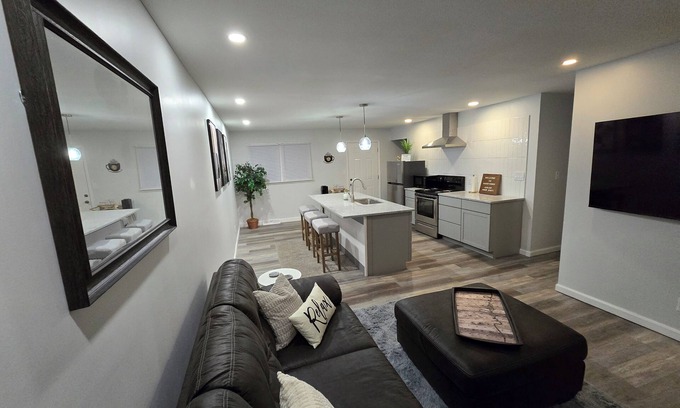 Danville House | !Newly Renovated home-Super Cozy with open concept!nThe Sweet 2