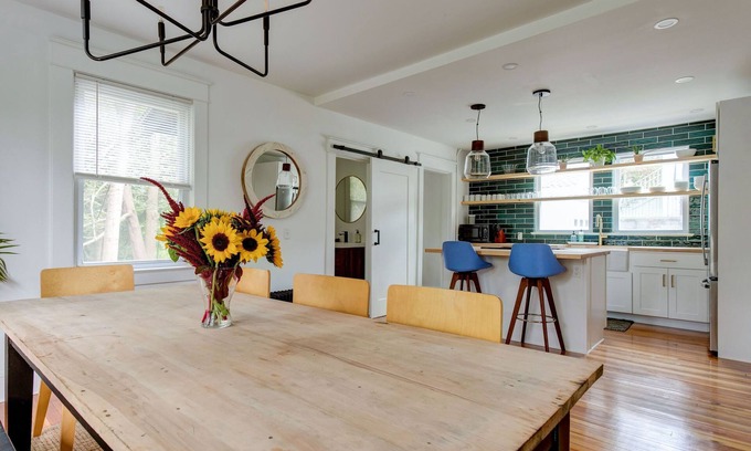 Housatonic House | Newly Renovated Home With All The Modern Amenities