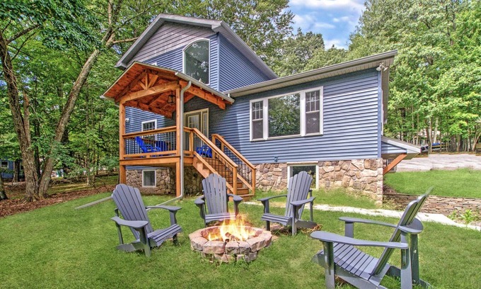 Lakeville House | Newly renovated home on the lake!