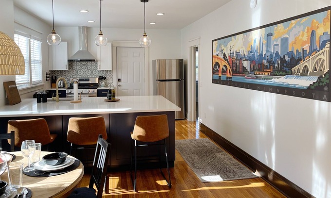 Midway House | Newly Renovated Home- minutes from light rail