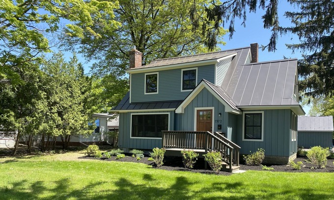 Red Hook House | Newly renovated house in the village of Red Hook-close to Rhinebeck and Bard