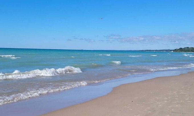 Kincardine House | Newly renovated Huron Lake cottage, close walk to downtown and the beach!