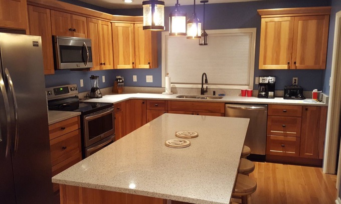 Beulah House | Newly Renovated in 2017/2018! Large 2 Acre Lot. Lots of Parking! Has AC!