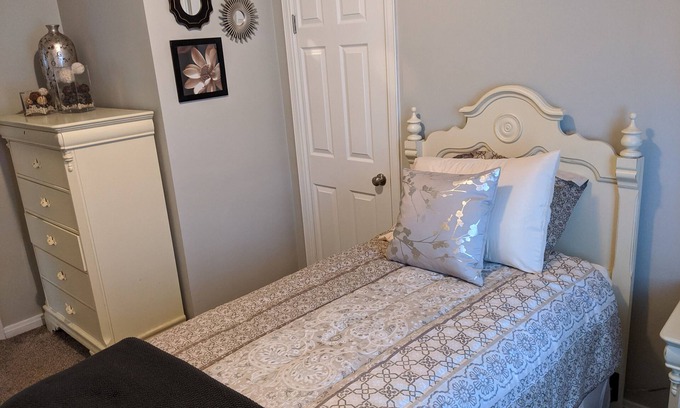 Erie House | NEWLY renovated just minutes from Airport/Presque Isle!