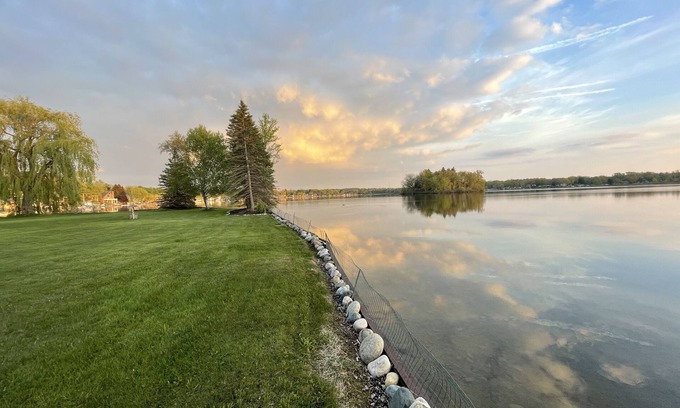 Palmyra House | Newly Renovated lake House - 250 ft lake frontage.