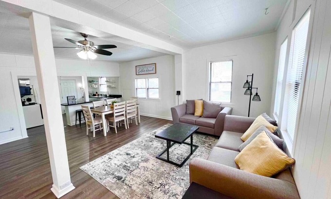 Clear Lake Cottage | Newly Renovated, Lake Haven Cottage, 3 Bedroom, Sleeps 6, Clear Lake, Iowa