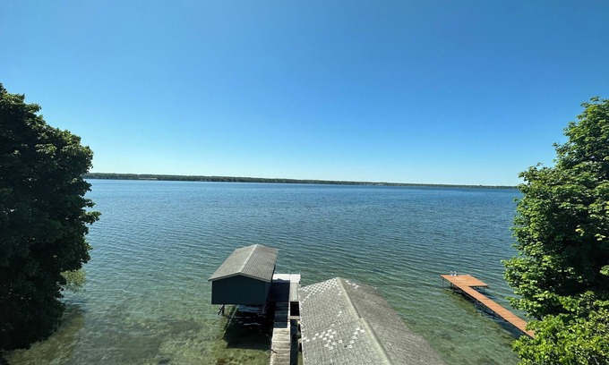Geneva House | Newly Renovated Lakefront House with Incredible Sunset & Lake views