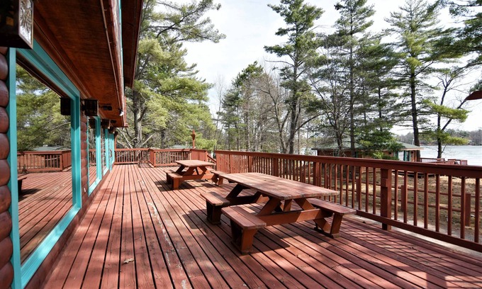Hayward House | Newly renovated large space - great for groups