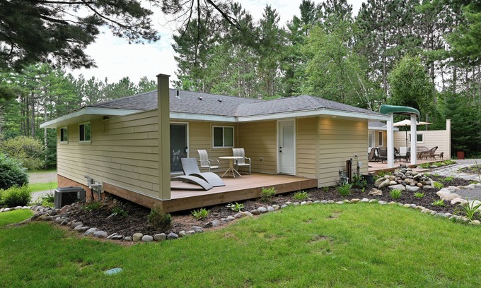 Hayward House | Newly renovated large space - great for groups