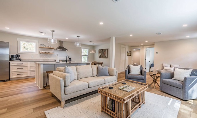 Burton House | Newly Renovated LowCountry Cottage with Marsh Views - Sleeps 6