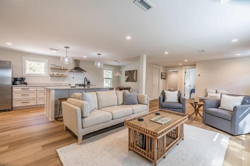 Burton House | Newly Renovated LowCountry Cottage with Marsh Views - Sleeps 6