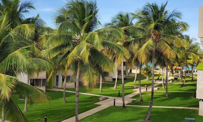 Zarzal Apartment | Newly Renovated Luxurious Beachfront Condo