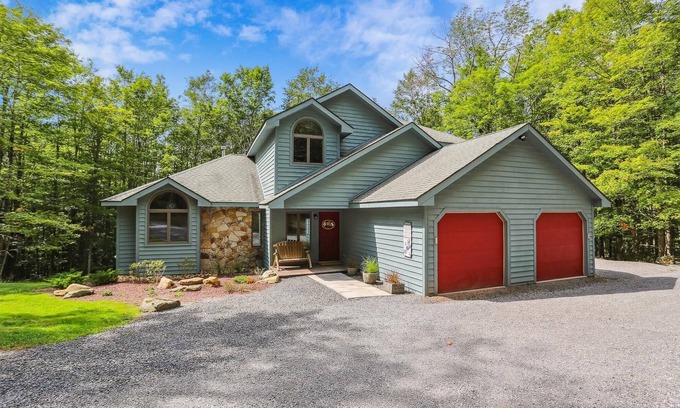 Old Timberline House | Newly renovated mountain home is sure to give you a Peaceful Easy Feeling!
