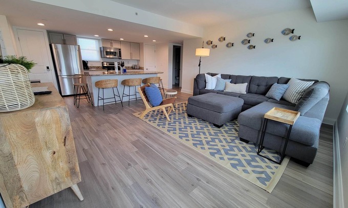Dewey Beach Condo | Newly Renovated Modern 2 Bed/2 Bath Condo w/Pool 1 Block to Beach